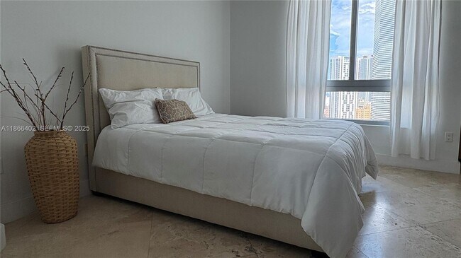 Building Photo - 350 S Miami Ave