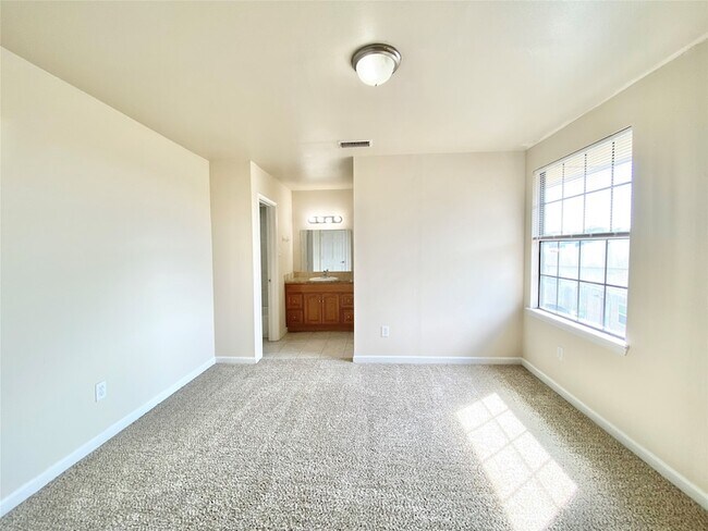 Building Photo - 8001 Rothington Rd