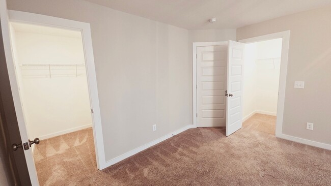 Building Photo - 2122 Ellsworth Lp Rd