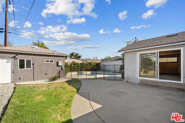 Building Photo - 7518 Jumilla Ave