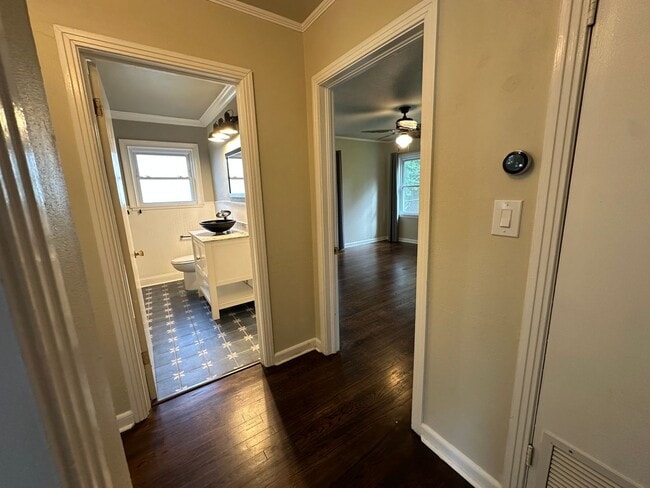 Building Photo - 2521 Sunnybrook Dr