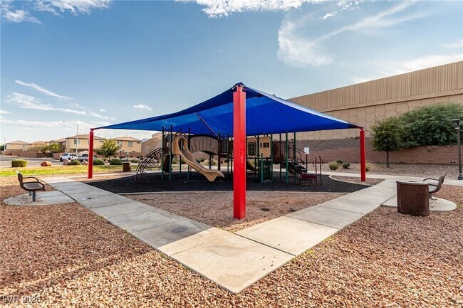 Building Photo - 788 Forest Peak St