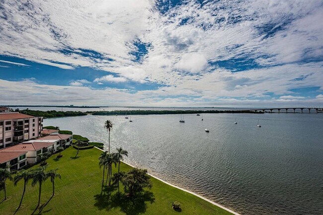 Building Photo - 6291 Bahia Del Mar Cir N