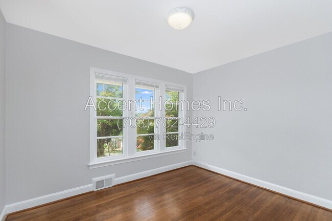 Building Photo - 813 31st St S