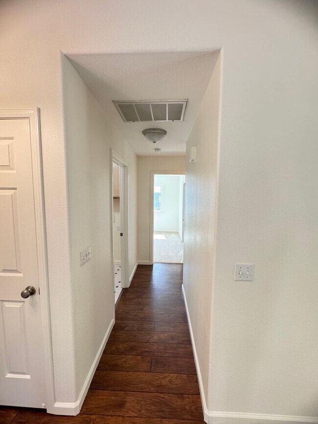 Building Photo - Beautifully Remodeled 3-Bedroom, 2-Bathroom home waiting for you !