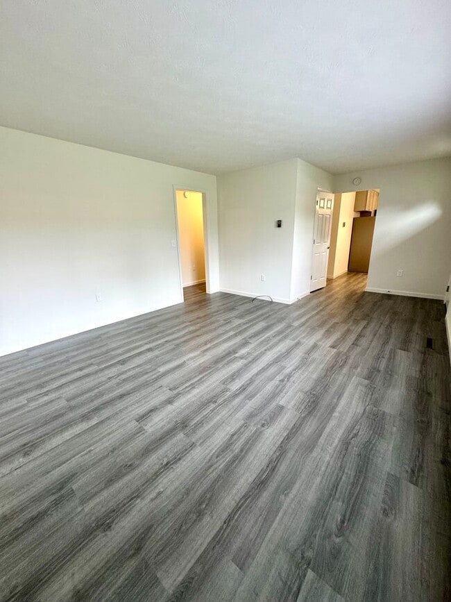 Building Photo - Single Family Home for Rent in Dayton