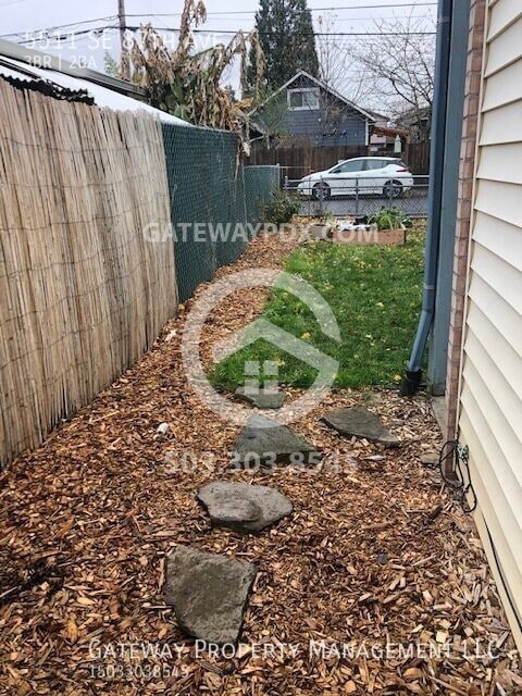 Building Photo - 5511 SE 87th Ave