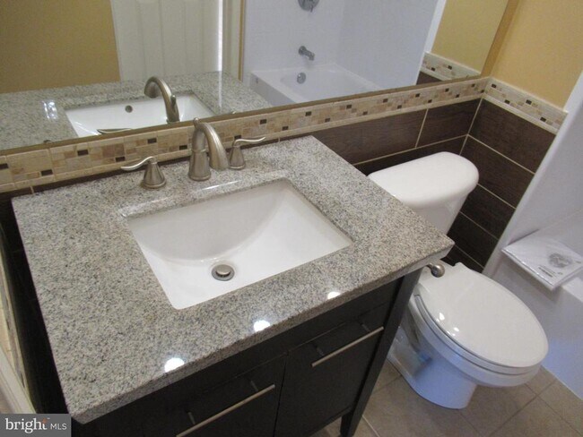 Building Photo - 803 Purple Martin Ct