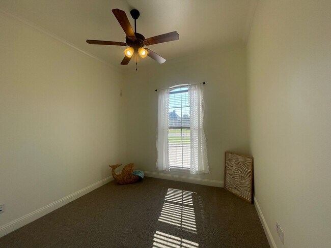 Building Photo - Must See! Welcoming Home In Turtle Creek S...