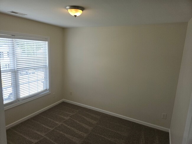 Building Photo - Charming 3br/2.5ba in SE Raleigh.  Avail Now!