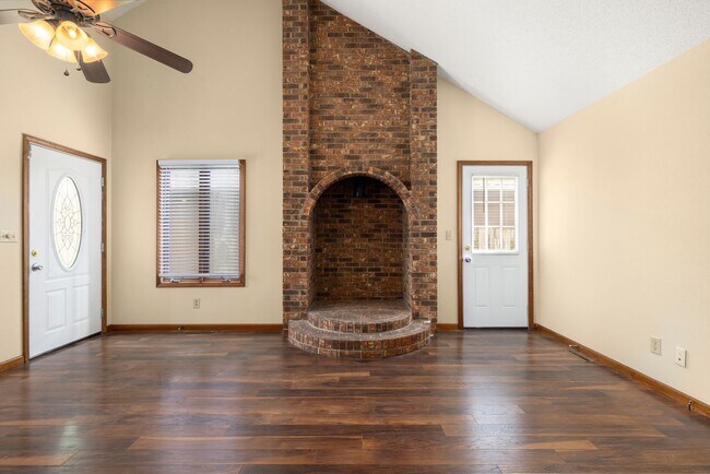 Building Photo - S1005-MF2