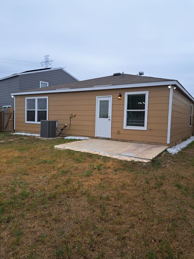 Building Photo - Modern 3-Bedroom Home Available Now!