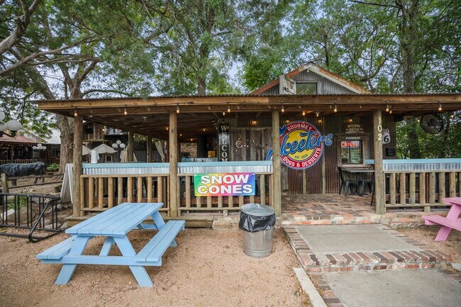 Building Photo - 628 Foster St