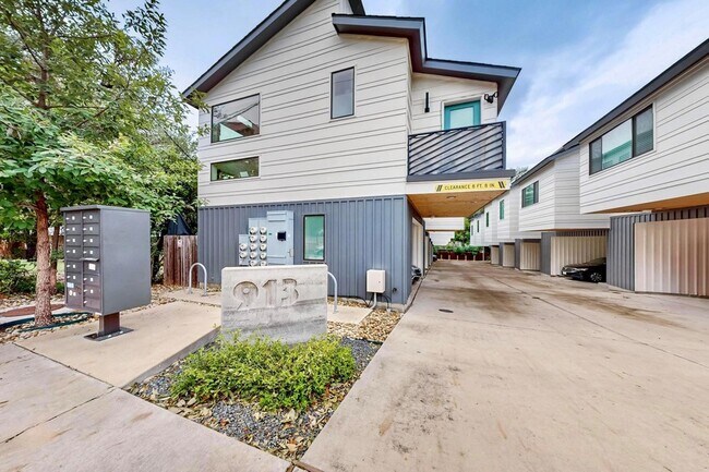 Building Photo - 913 Duncan Ln