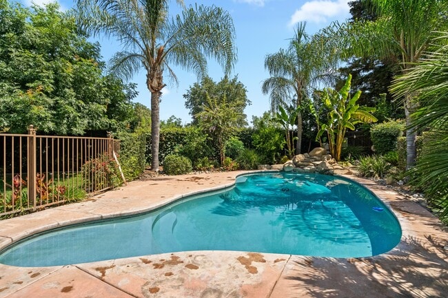 Building Photo - 687 Glenn View Ct