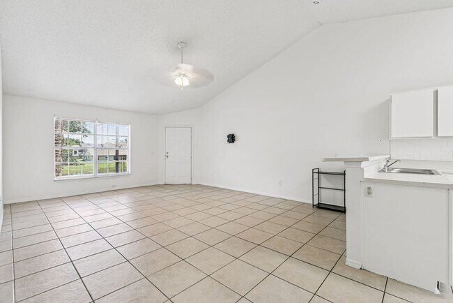 Building Photo - Spacious and Affordable 2/2 Condo In Lancelot at Winter Park