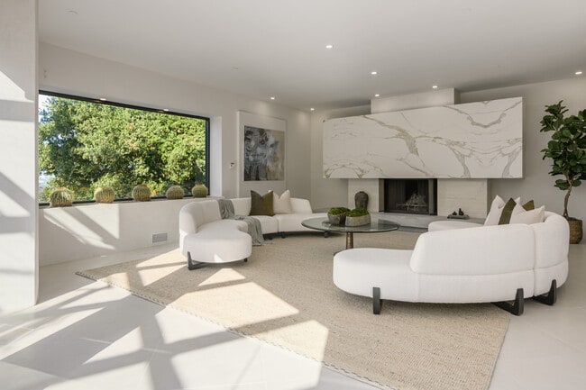 Building Photo - 8896 Lookout Mountain Ave