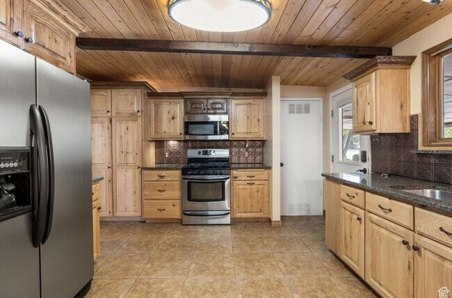 Building Photo - Single Family Home Close to SUU and Cedar High School