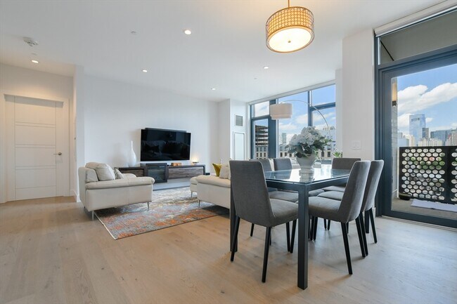 Building Photo - 40 Traveler St