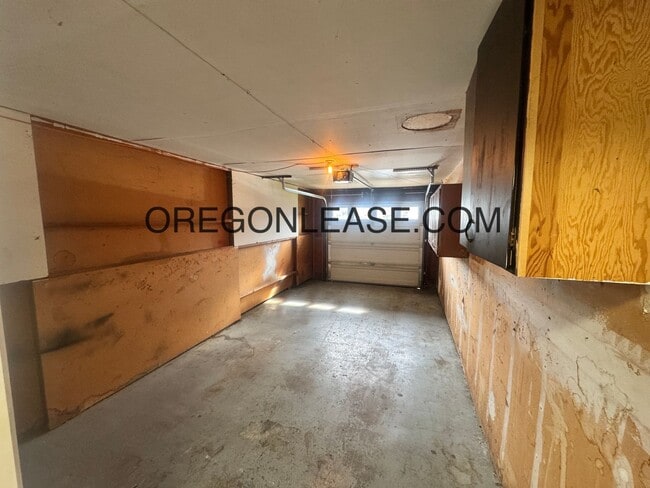 Building Photo - 2 Bed one bath South Hills duplex