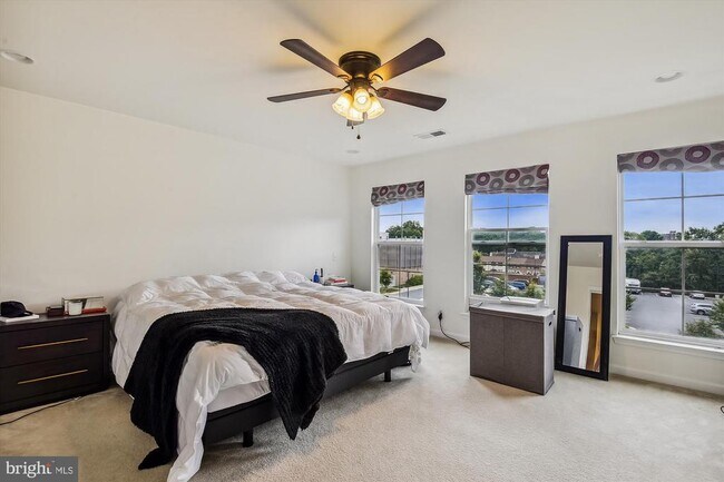 Building Photo - 3028 Rittenhouse Cir