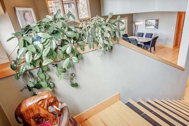 Building Photo - Year lease! Garage! Beautiful views! Great Decks!
