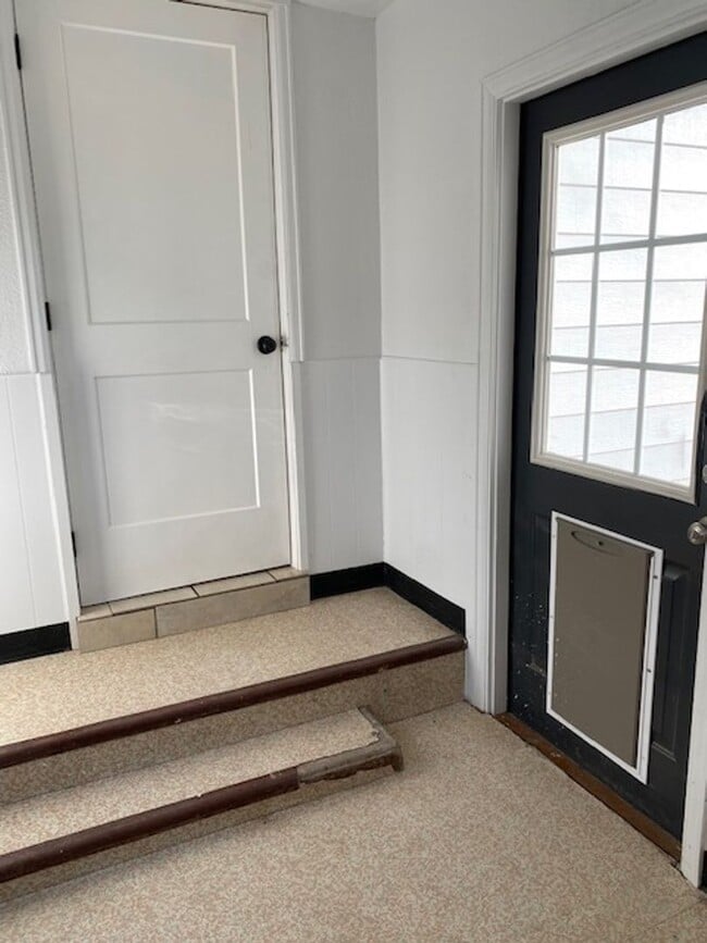 Building Photo - Amazing, Recently Renovated2 Bed 1 Bath Ho...