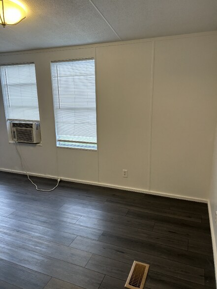 Building Photo - 380 Private Rd 4805