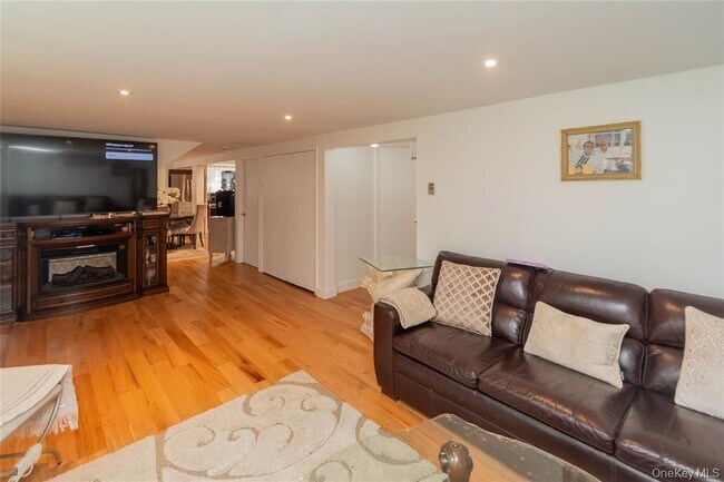 Building Photo - 65 Berkshire Trail