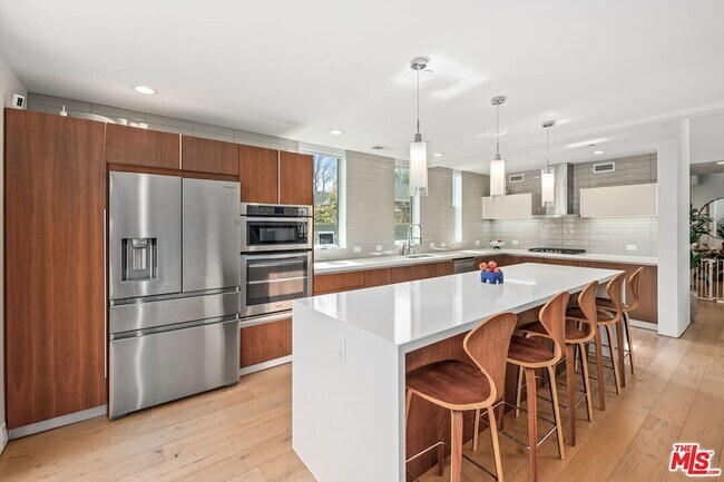 Building Photo - 2736 Armacost Ave