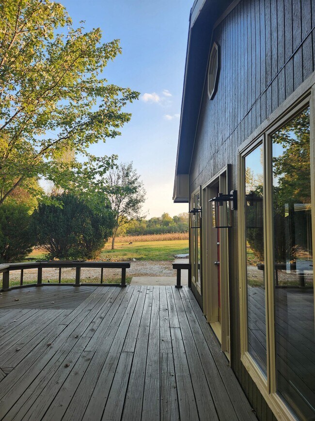 Building Photo - 15105 Jowler Creek Rd