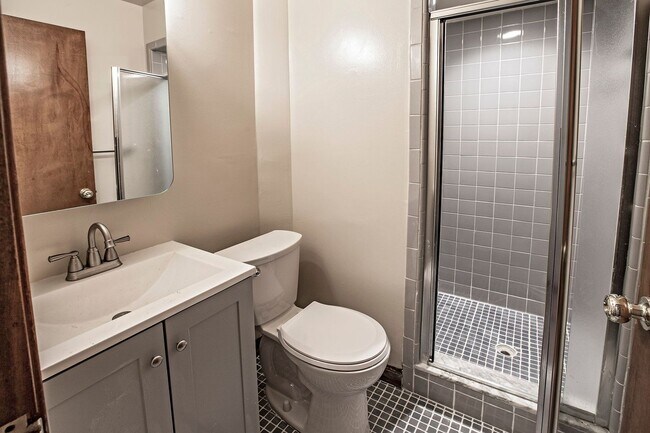Building Photo - Cool Springs townhome featuring 2 Bedrooms...