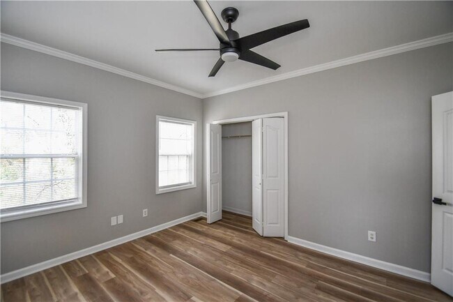 Building Photo - 3338 Sims St