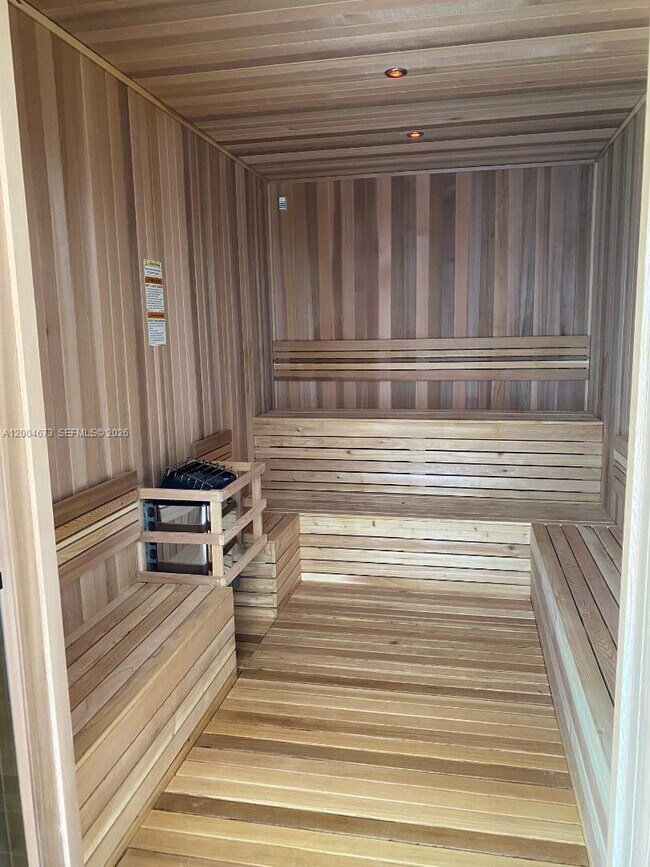 Building Photo - 100 Edgewater Dr