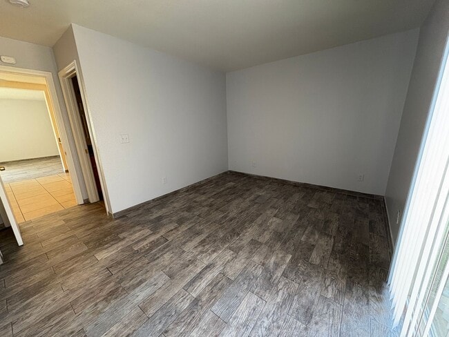 Building Photo - 1007 E Deodar St