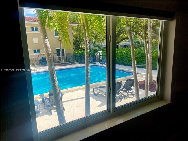 Building Photo - 125 Edgewater Dr