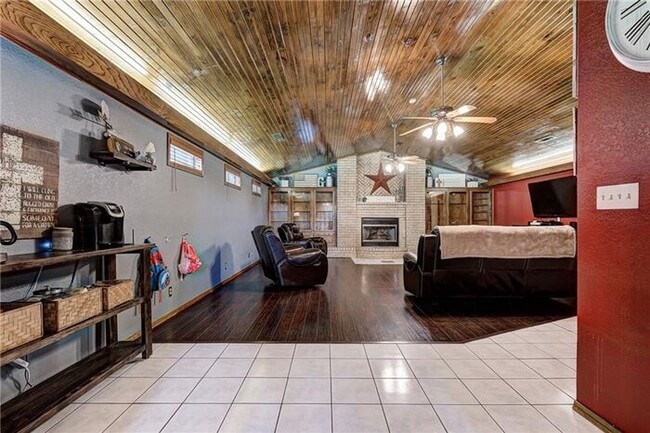 Building Photo - 3 Bed 2.5 Bath 2 Car Garage in Westmoor Ad...