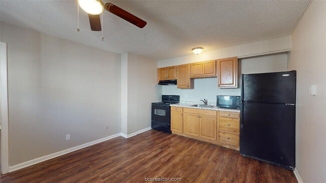 Building Photo - 500 Foch St