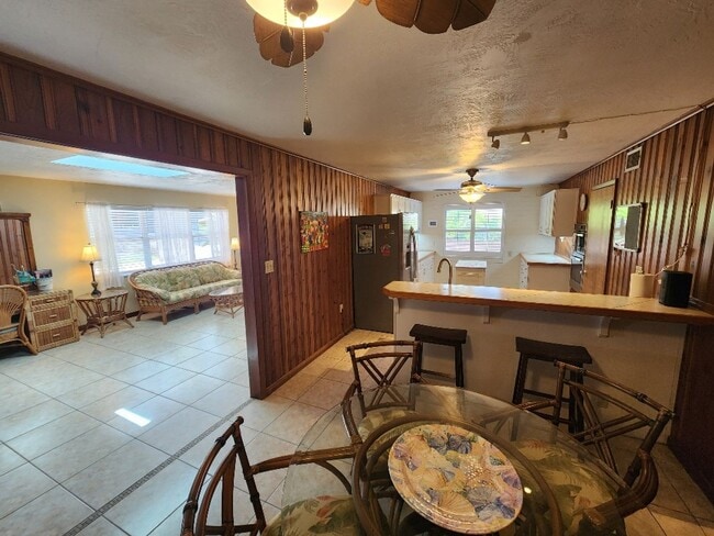 Building Photo - 2006 Hill St