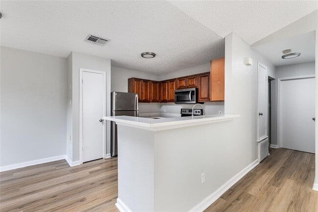 Building Photo - 1803 Heatherglen Ln