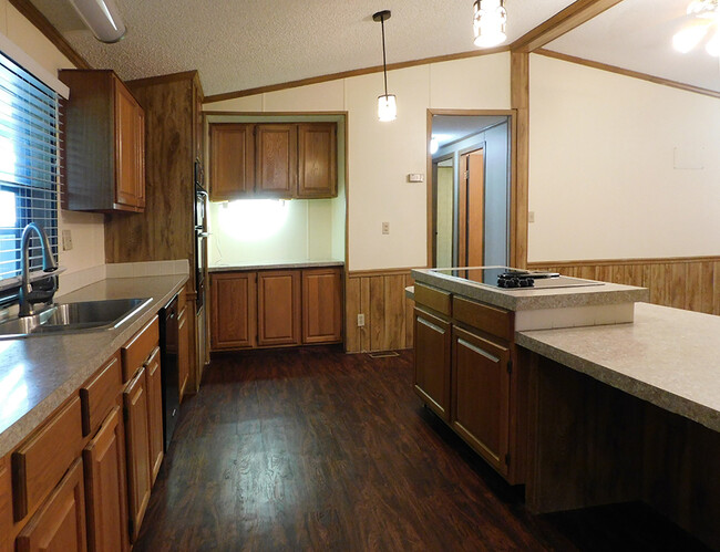 Building Photo - 20742 Meadowbrook Dr