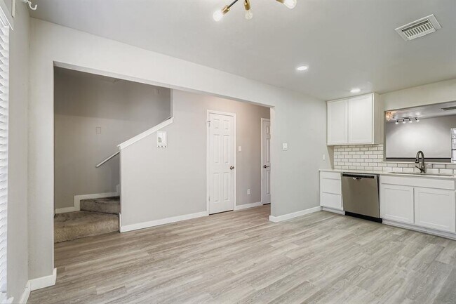 Building Photo - 1827 River Crossing Cir