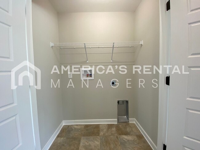 Building Photo - Home for Rent in Talladega, AL!!! Available to View!