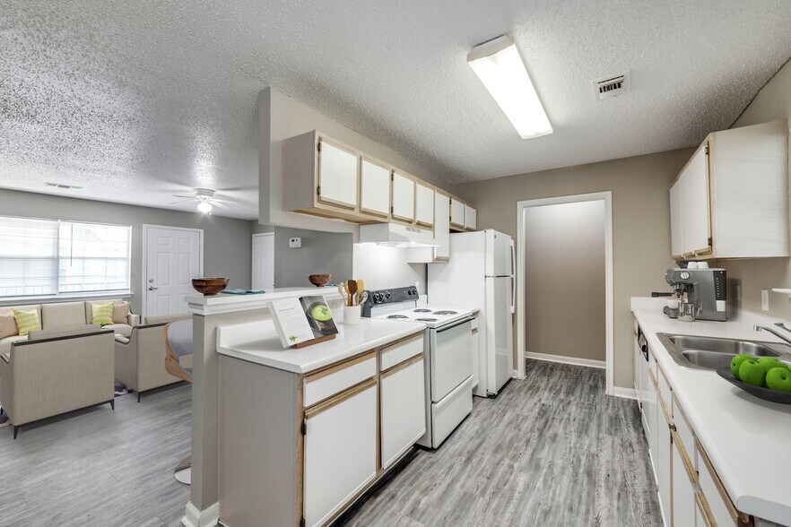 Mockingbird Lane Plaza 2501 E Mockingbird Ln Victoria TX 77904