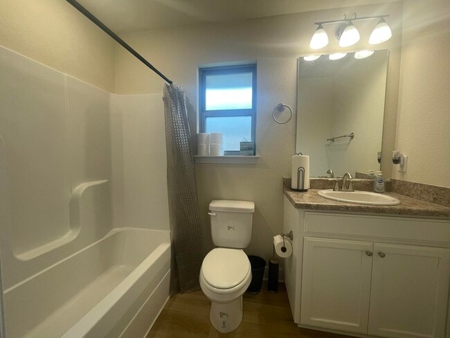 Building Photo - 124 Ridgeway Cir