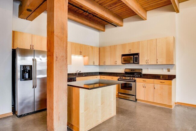 Building Photo - 404 N Washington Ave