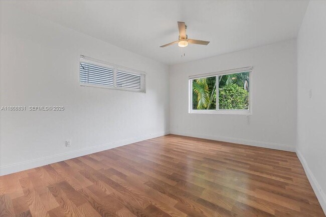 Building Photo - 613 NE 17th Terrace