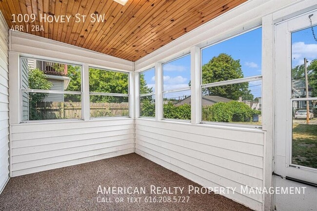 Building Photo - 1009 Hovey St SW