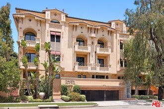 Building Photo - 16123 Sunset Blvd