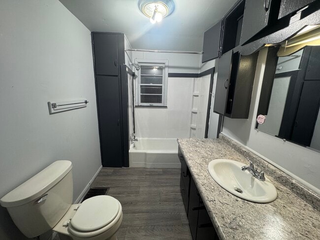 Building Photo - 102 Kentucky-